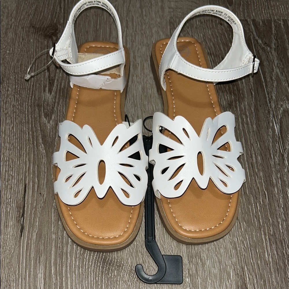 🦋Wonder Nation White and Tan Butterfly Sandals 5/25$